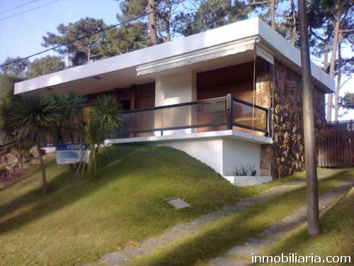 Autónomo Editor Esquivo 360.000 dólares | Casa en Punta del Este en Venta, Parada 16 Mansa, 400 m2,  3 dormitorios, 2 baños