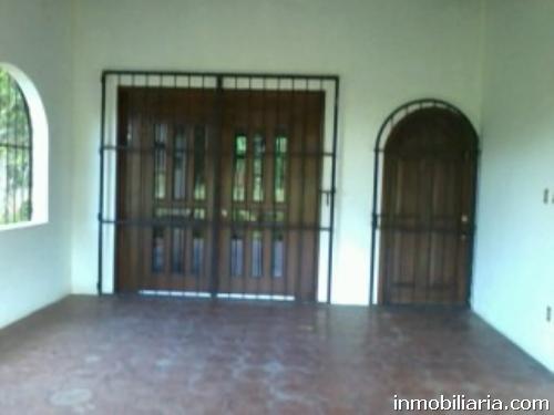  pesos mexicanos | Casa en Oaxaca de Juarez en Renta, 900 m2, 2  recámaras, 2 baños