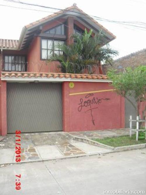  dólares | Casa en Santa Cruz en Venta, zona sur, barrio guaracal  entre 3er y 4to anillo, 177 m2, 3 dormitorios, 3 baños
