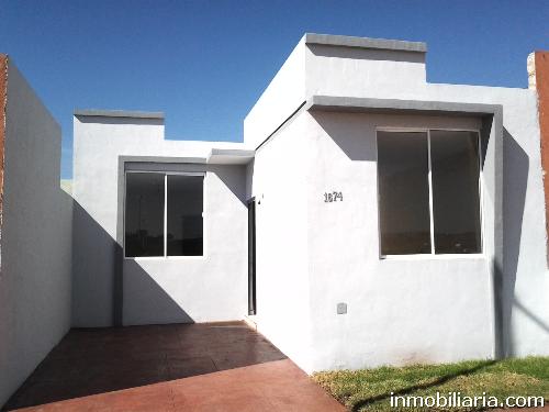  pesos mexicanos | Casa en Tepatitlan de Morelos en Venta,  Fraccionamiento San Jorge entrada por la Coca Cola, 105 m2, 2 recámaras, 2  baños