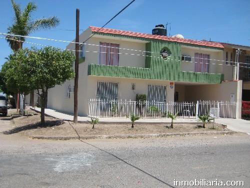  pesos mexicanos | Casa en Navojoa en Renta, Av. Rayon #719 Pte.  Esquina Con Guelatao, Colonia Constitucion, 200 m2, 4 recámaras, 2 baños